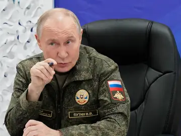 Russia Putin In this image taken from video provided by Russian Presidential Press Service on Thursday, Nov. 20, 2025, Russian President Vladimir Putin speaks as he visits one of the command posts of the West group of Russian Army in an undisclosed location. (Russian Presidential Press Service via AP)