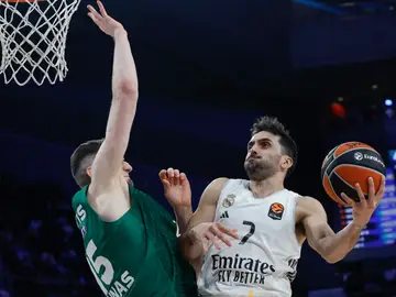 Campazzo intenta anotar ante la presencia de Birutis Campazzo intenta anotar ante la presencia de Birutis