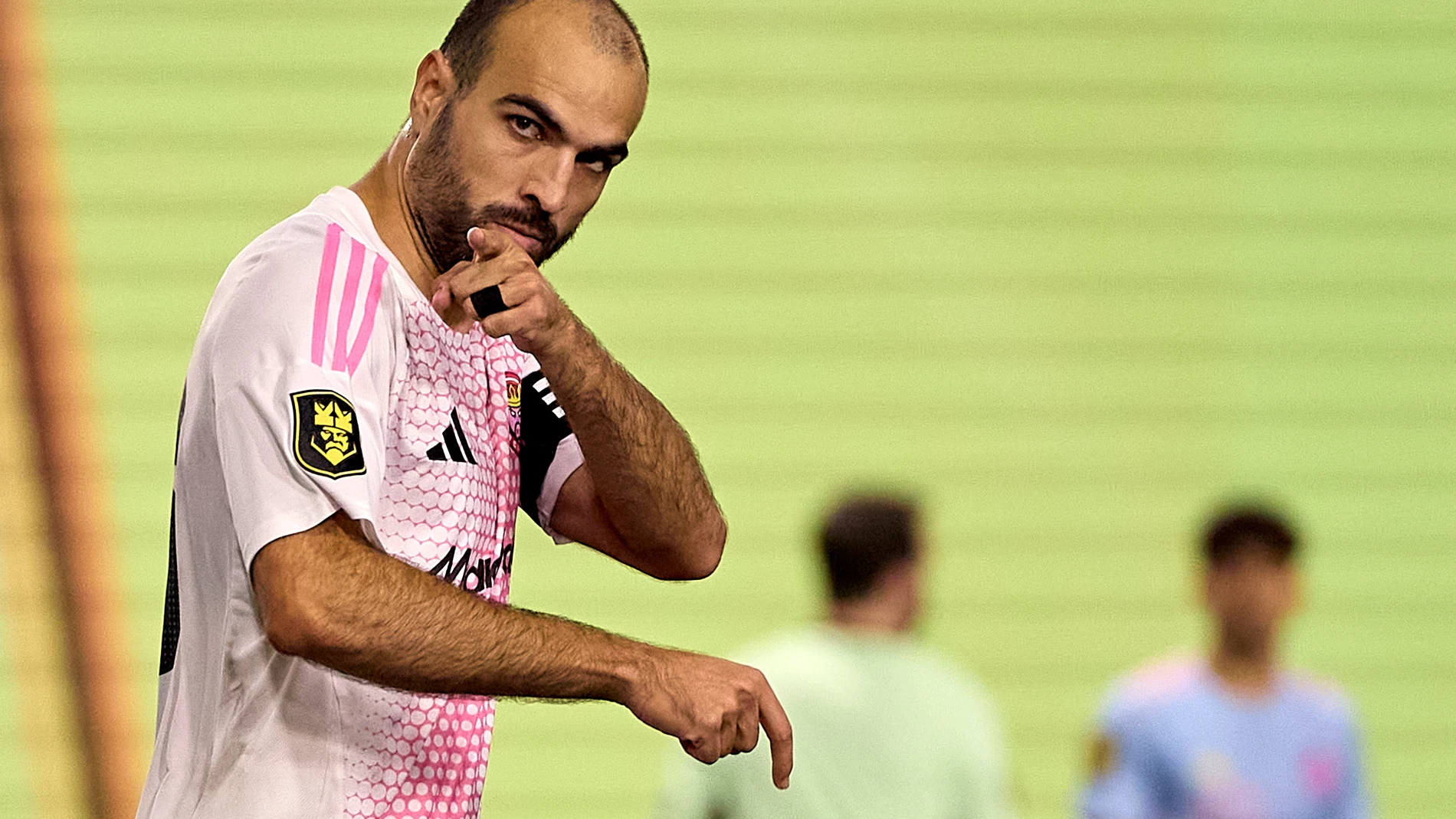 Álex Guti luciendo los colores de Porcinos FC