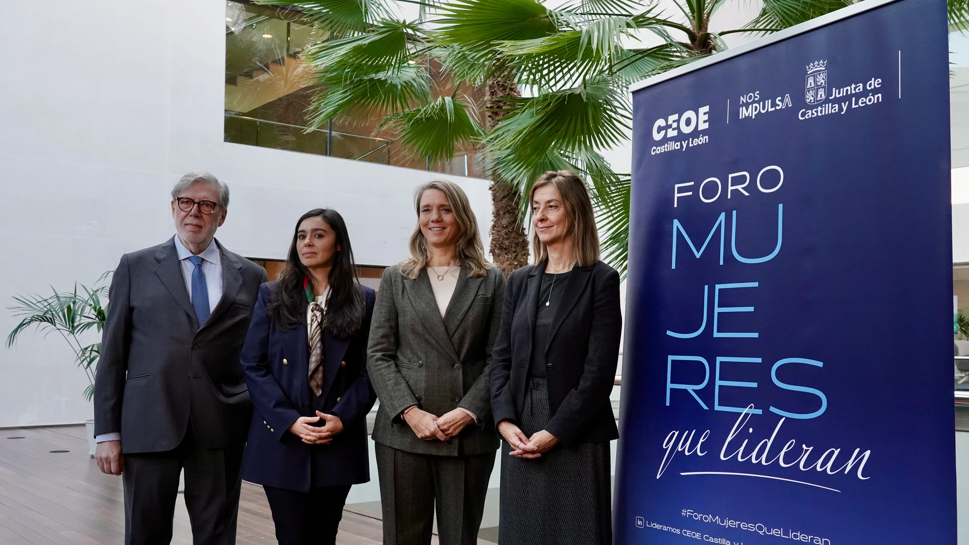 La presidenta de Cepyme, Ángela de Miguel, participa en el Foro "Mujeres que lideran" organizado por la CEOE, junto a la gerente de Servicios Sociales de la Junta, Esperanza Vázquez, y la presidenta de la Comisión de Igualdad de CEOE Castilla y León y presidenta de ATA, Leticia Mingueza, y el presidente de CEOE CyL Santiago Aparicio