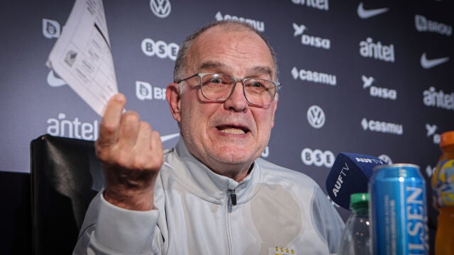 Rueda de prensa de Marcelo Bielsa en Montevideo