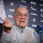 Rueda de prensa de Marcelo Bielsa en Montevideo