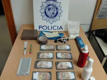 Detenidos dos hombres en Madrid por una estafa mediante el método de los 'billetes tintados' Detenidos dos hombres en Madrid por una estafa mediante el método de los 'billetes tintados'