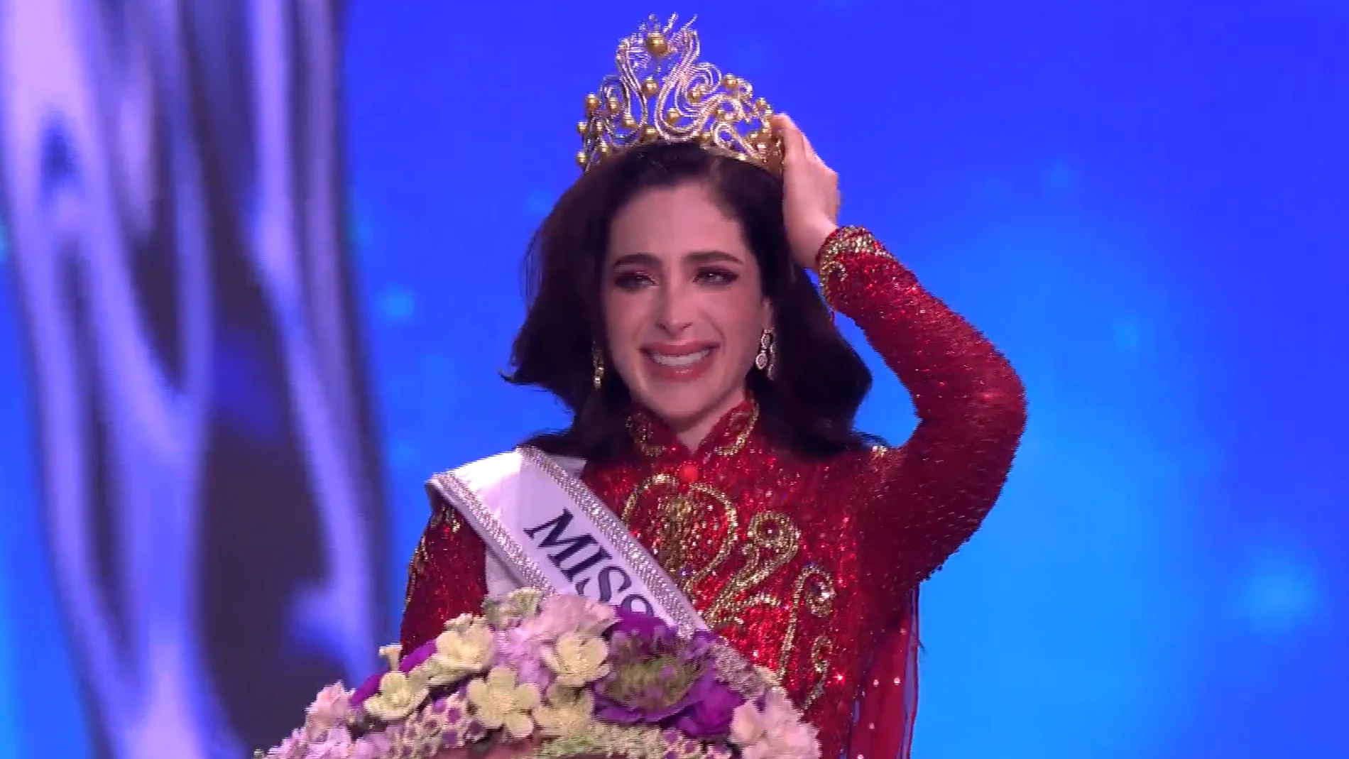 La mexicana Fátima Bosch tras ser coronada Miss Universo 2025