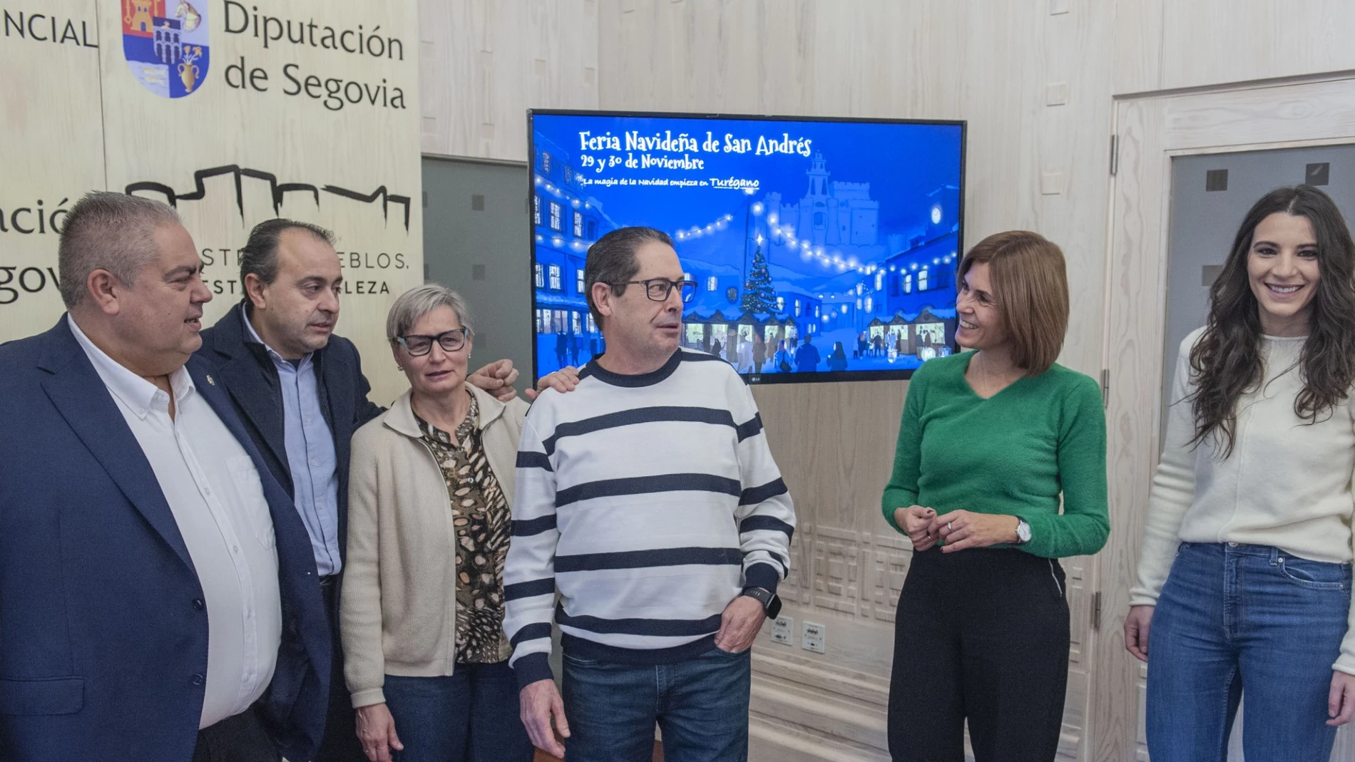 La vicepresidenta segunda y diputada del Área de Promoción Provincial y Desarrollo Rural Sostenible, Magdalena Rodríguez; junto al alcalde del municipio y diputado provincial, Juan Montes; su compañero de Corporación, Francisco González; y Ricardo Escudero, María Isabel Herrero y Mónica Contreras, como representantes de la Asociación Madre El Caño, presentan la Feria
