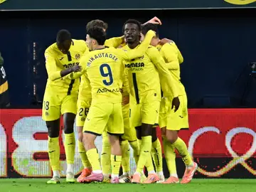 Villarreal vs. Mallorca VILLARREAL, 22/11/2025.- Los jugadores del Villarreal celebran tras anotar en el partido de la jornada 13 de LaLiga que Villarreal CF y RCD Mallorca disputan este sábado en el estadio de La Cerámica. EFE/ Andreu Esteban