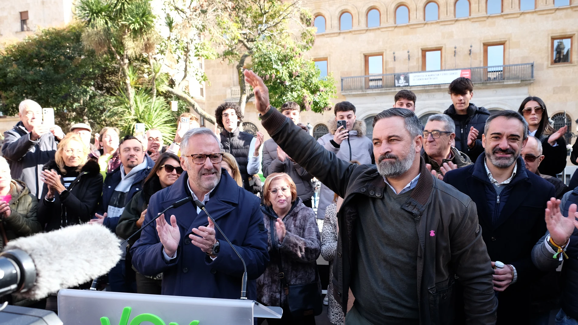 El presidente de Vox, Santiago Abascal, ofrece un mitin en la plaza de Los Bandos de Salamanca, junto a Carlos Pollán y David Hierro