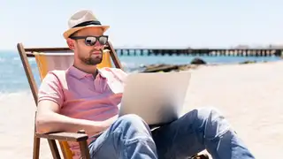 Juanma Lorente, abogado laboralista: "Si empiezas las vacaciones en esta fecha, estás perdiendo días" Juanma Lorente, abogado laboralista: "Si empiezas las vacaciones en esta fecha, estás perdiendo días"