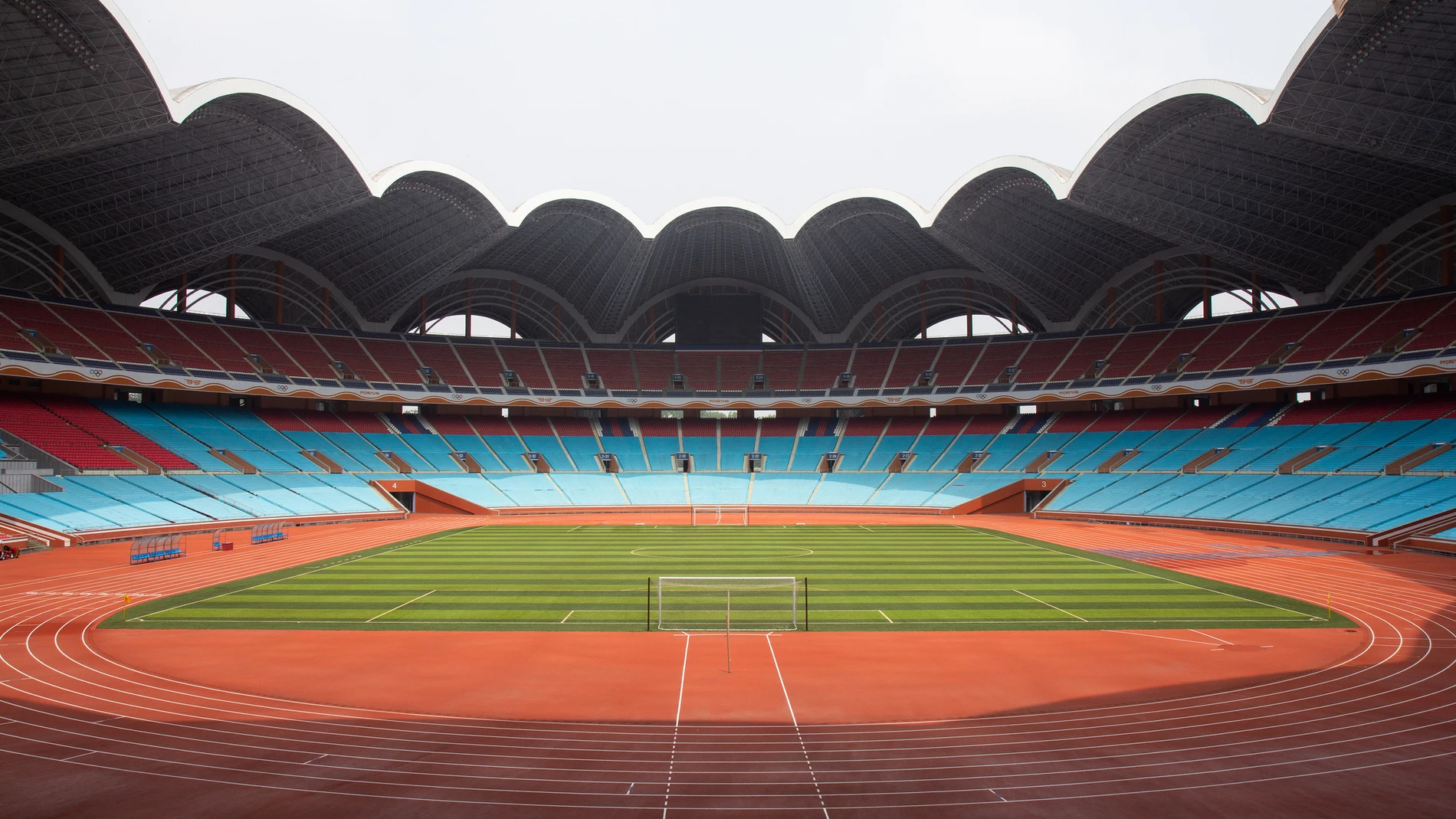 El estadio de fútbol más grande del mundo puede acoger a 150.000 personas en sus gradas y acoge múltiples eventos