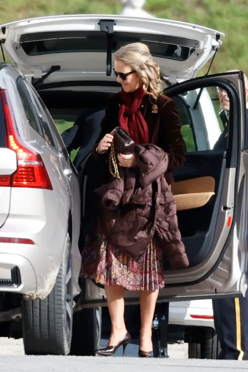 El Rey Juan Carlos llega al Palacio de El Pardo para reunirse con su familia