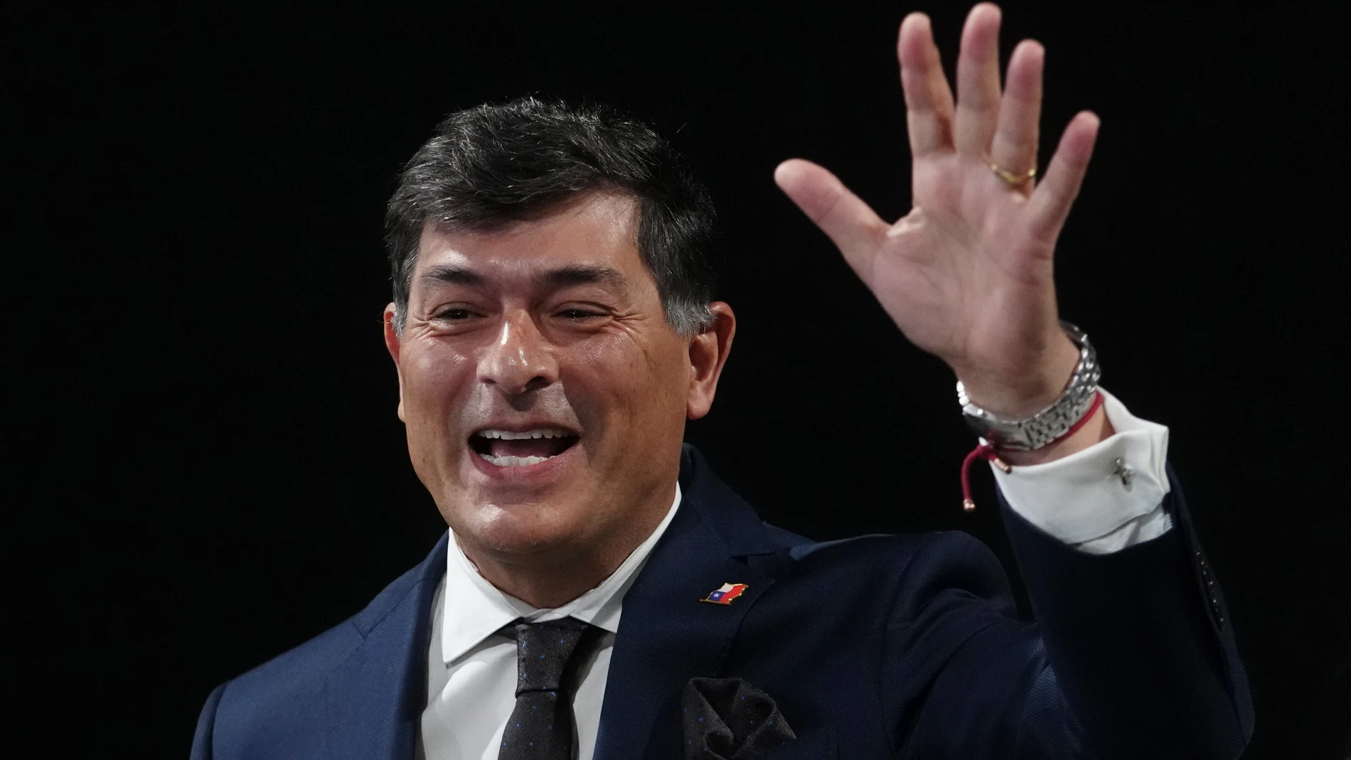 FILE - Chilean presidential candidate Franco Parisi waves upon arriving to take part in a presidential debate, in Santiago, Chile, Sept. 10, 2025. (AP Photo/Esteban Felix)