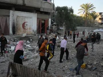 Israel Palestinians Gaza Palestinians inspect the damage to a house targeted by an Israeli strike in Deir al-Balah, in the central Gaza Strip, Saturday, Nov. 22, 2025. (AP Photo/Abdel Kareem Hana)