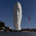 MADRID.-La escultura Julia, de Jaume Plensa, continuar&aacute; en la plaza Col&oacute;n hasta diciembre de 2026