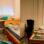 Así deja una madre okupa con tres hijos un piso al ser desalojada: “No se puede estar del olor que hay”