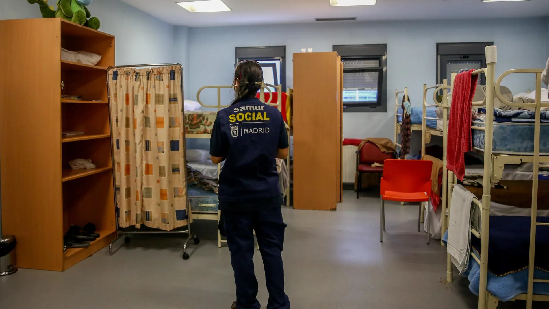 MADRID.-La Campaña municipal del Frío arranca este domingo con 432 plazas diarias fijas en centros de acogida y pensiones