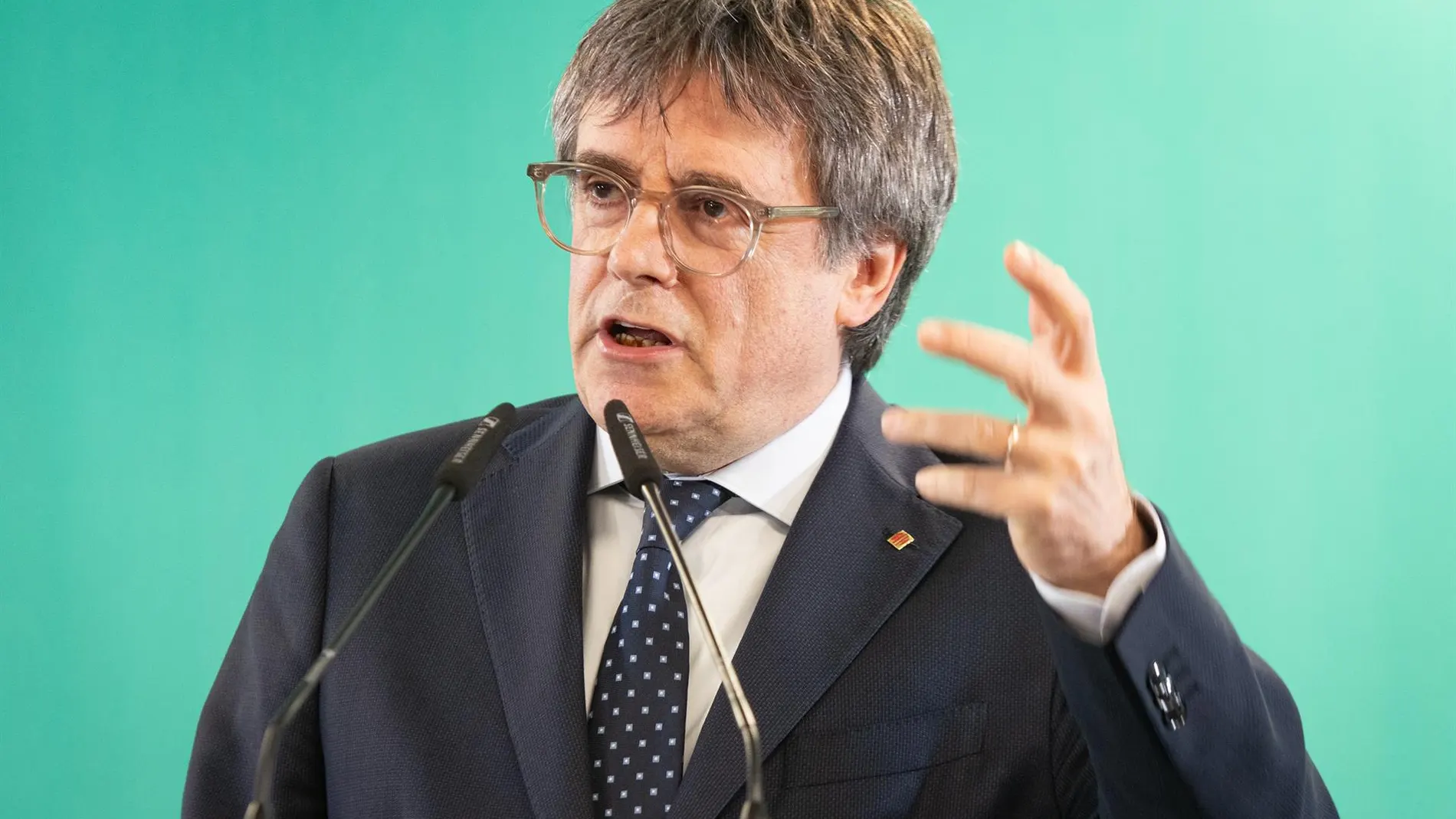 Puigdemont pide al PSOE "emprender la ruptura que se negaron a hacer hace 50 años"