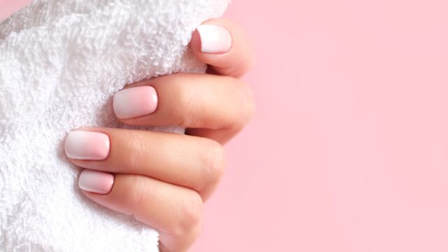 Así puedes conseguir la manicura Baby Boomer, la tendencia de uñas que arrasa