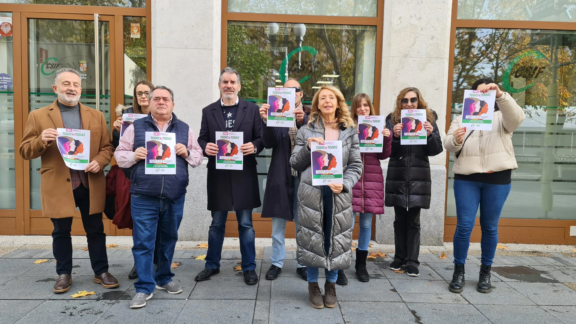 Concentración simbólica de CSIF en el 25N para denunciar la violencia contra la mujer