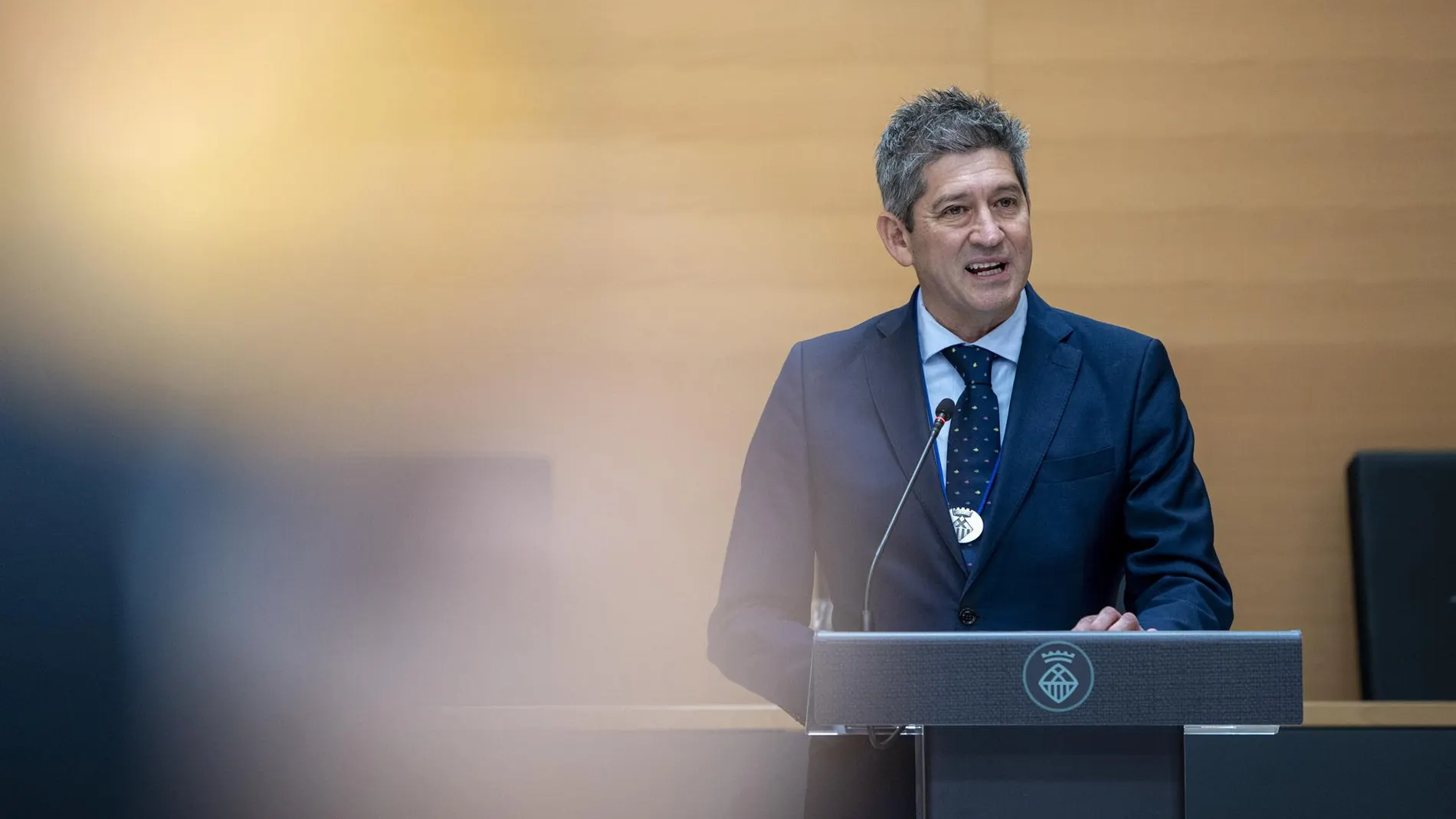 El alcalde de L'Hospitalet de Llobregat, David Quirós, en su pleno de investidura