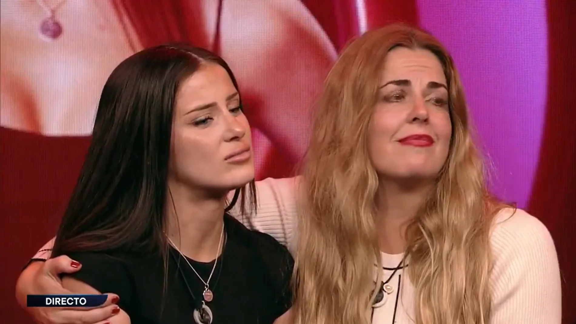 Lorena, de negro a la izquierda de la imagen, la concursante "mueble" expulsada de 'Gran Hermano 20'