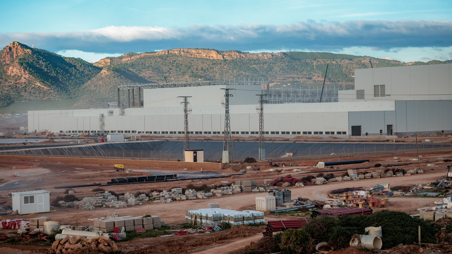La gigafactoría de PoweCo en Sagunto toma forma: finaliza obras en Navidad y producirá baterías en septiembre