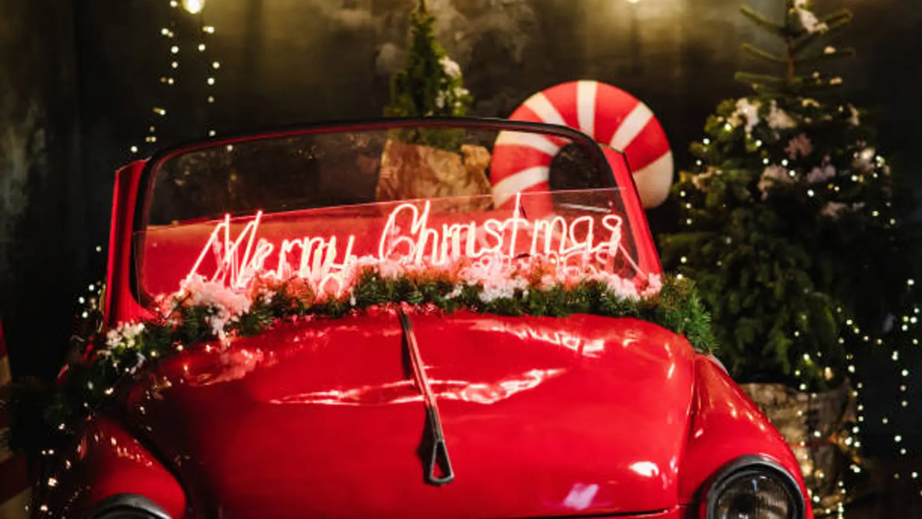 ¿Es legal poner luces de Navidad en tu coche en España? Esto dice la ley