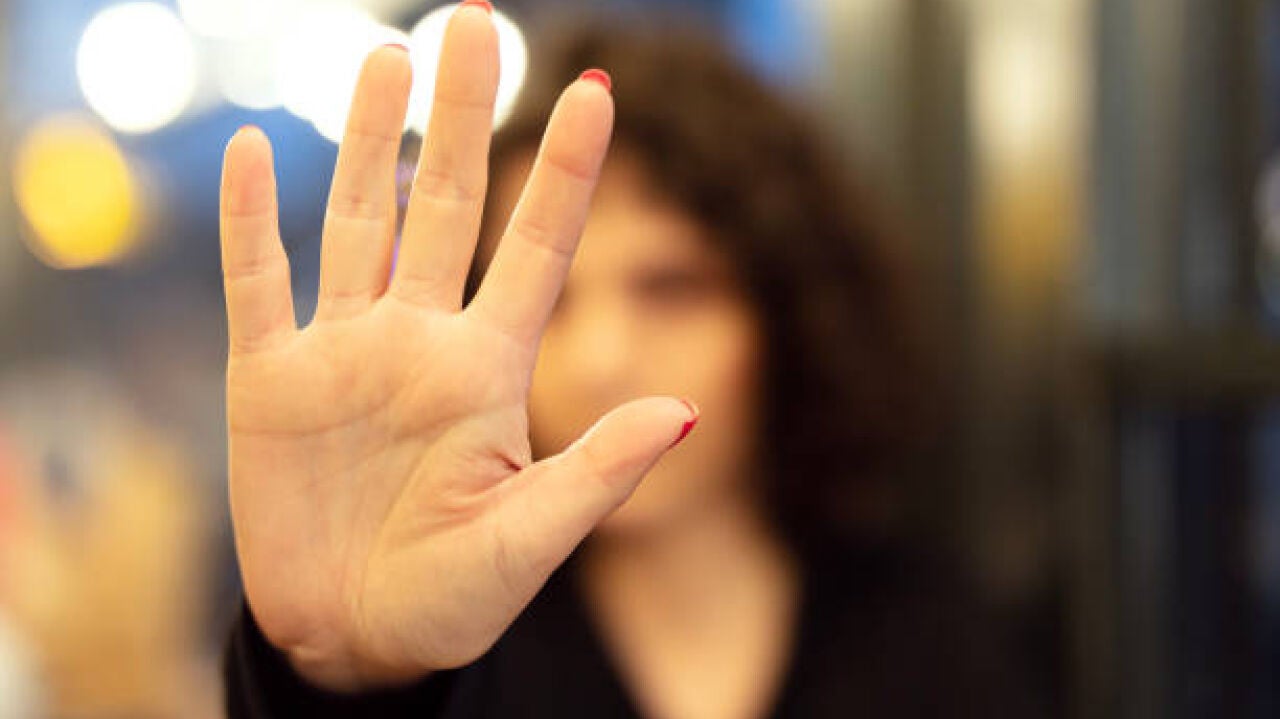 La pobreza y el desconocimiento de las leyes impiden que prosperen las denuncias por maltrato a la mujer en – La Razón