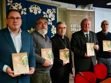 Presentación del Informe sobre Exclusión y Desarrollo Social en Castilla y León, elaborado por la Fundación Foessa. Participan el presidente del CES de Castilla y León, Enrique Cabero, el presidente de Cáritas Castilla y León, Guenther E. Boelhoff, y el miembro del Comité Técnico de la Fundación Foessa, Pedro Fuentes, y el arzobispo de Valladolid, Luis Argüello Presentación del Informe sobre Exclusión y Desarrollo Social en Castilla y León, elaborado por la Fundación Foessa. Participan el presidente del CES de Castilla y León, Enrique Cabero, el presidente de Cáritas Castilla y León, Guenther E. Boelhoff, y el miembro del Comité Técnico de la Fundación Foessa, Pedro Fuentes, y el arzobispo de Valladolid, Luis Argüello