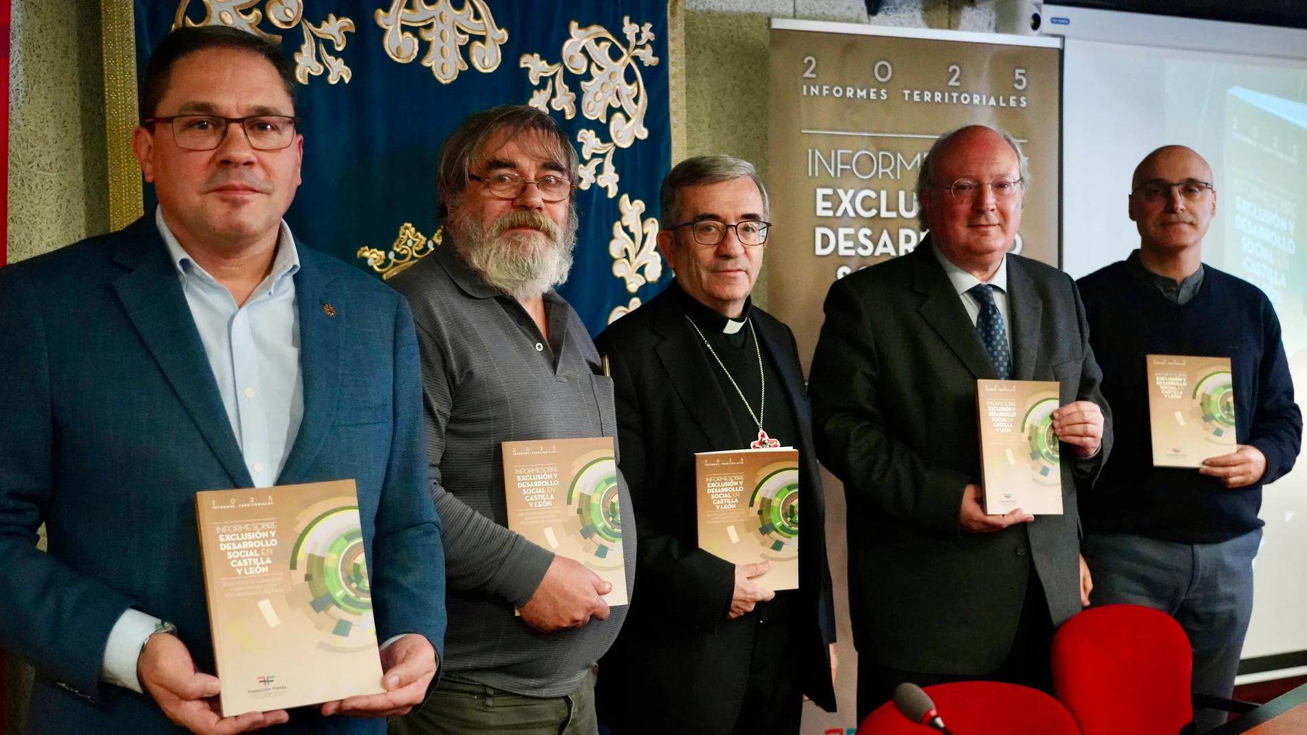 Presentación del Informe sobre Exclusión y Desarrollo Social en Castilla y León, elaborado por la Fundación Foessa. Participan el presidente del CES de Castilla y León, Enrique Cabero, el presidente de Cáritas Castilla y León, Guenther E. Boelhoff, y el miembro del Comité Técnico de la Fundación Foessa, Pedro Fuentes, y el arzobispo de Valladolid, Luis Argüello