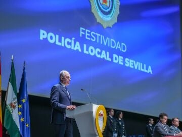 El alcalde de Sevilla, José Luis Sanz, en el acto institucional por el día de la Policía Local