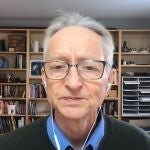 Geoffrey Hinton durante la entrevista con Kara Swisher Geoffrey Hinton durante la entrevista con Kara Swisher