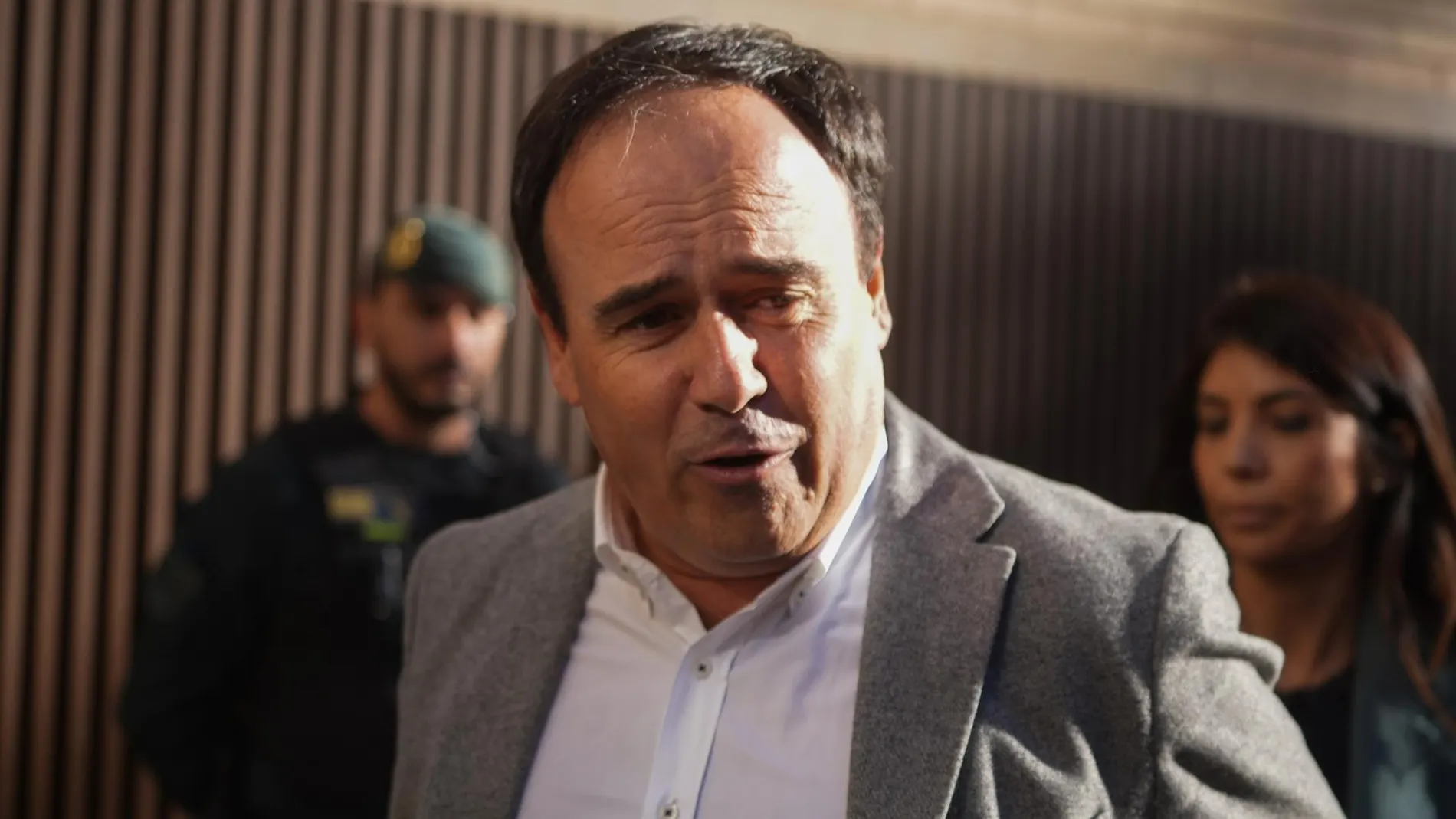 VÍDEO: Vox rechaza un acuerdo por escrito con Pérez Llorca en Valencia e insiste en retener su apoyo hasta escucharle