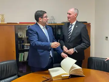 Los alcaldes de Segovia, Jesús Mazarías; y de Ávila, Jesús Manuel Sánchez Cabrera, presentan el concierto Los alcaldes de Segovia, Jesús Mazarías; y de Ávila, Jesús Manuel Sánchez Cabrera, presentan el concierto