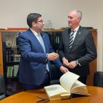 Los alcaldes de Segovia, Jes&uacute;s Mazar&iacute;as; y de &Aacute;vila, Jes&uacute;s Manuel S&aacute;nchez Cabrera, presentan el concierto