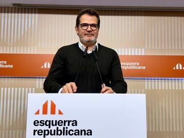 El vicesecretario de Comunicación y portavoz de ERC, Isaac Albert, en una rueda de prensa desde la sede del partido