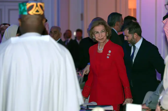 Doña Sofía, reina de estilo: rescata su traje rojo más favorecedor de Alejandro de Miguel Doña Sofía, reina de estilo: rescata su traje rojo más favorecedor de Alejandro de Miguel