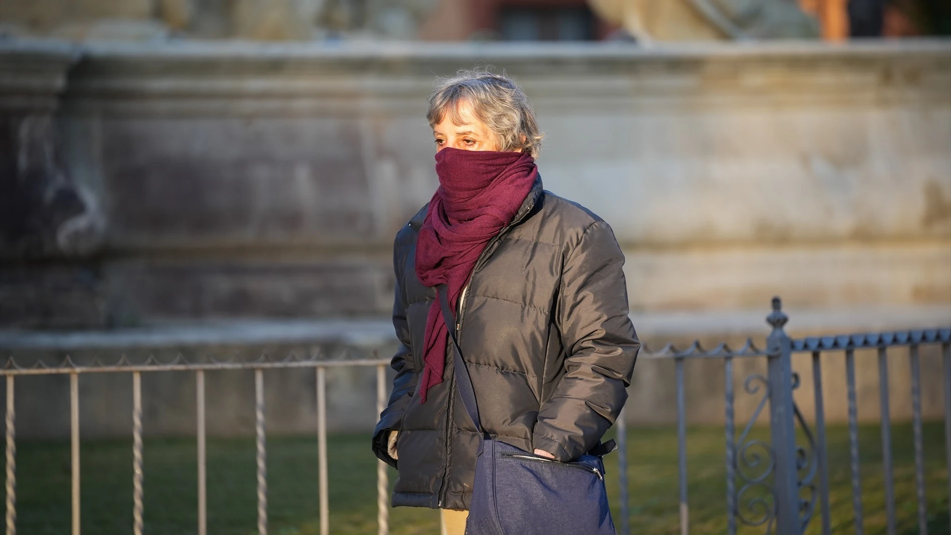 Una mujer abrigada durante la ola de frío
