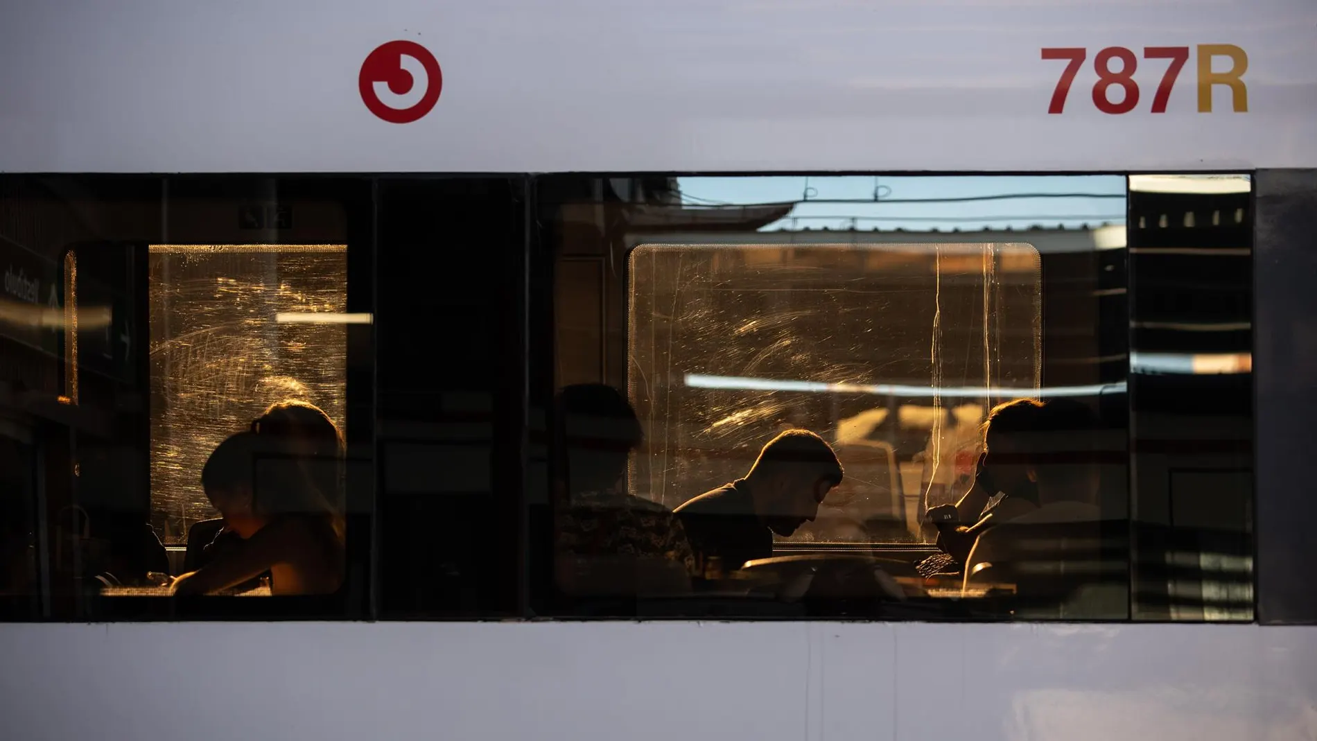Los viajeros de Cercanías afrontan este lunes el primer día laboral con suspensión de tren entre San Fernando y Azuqueca