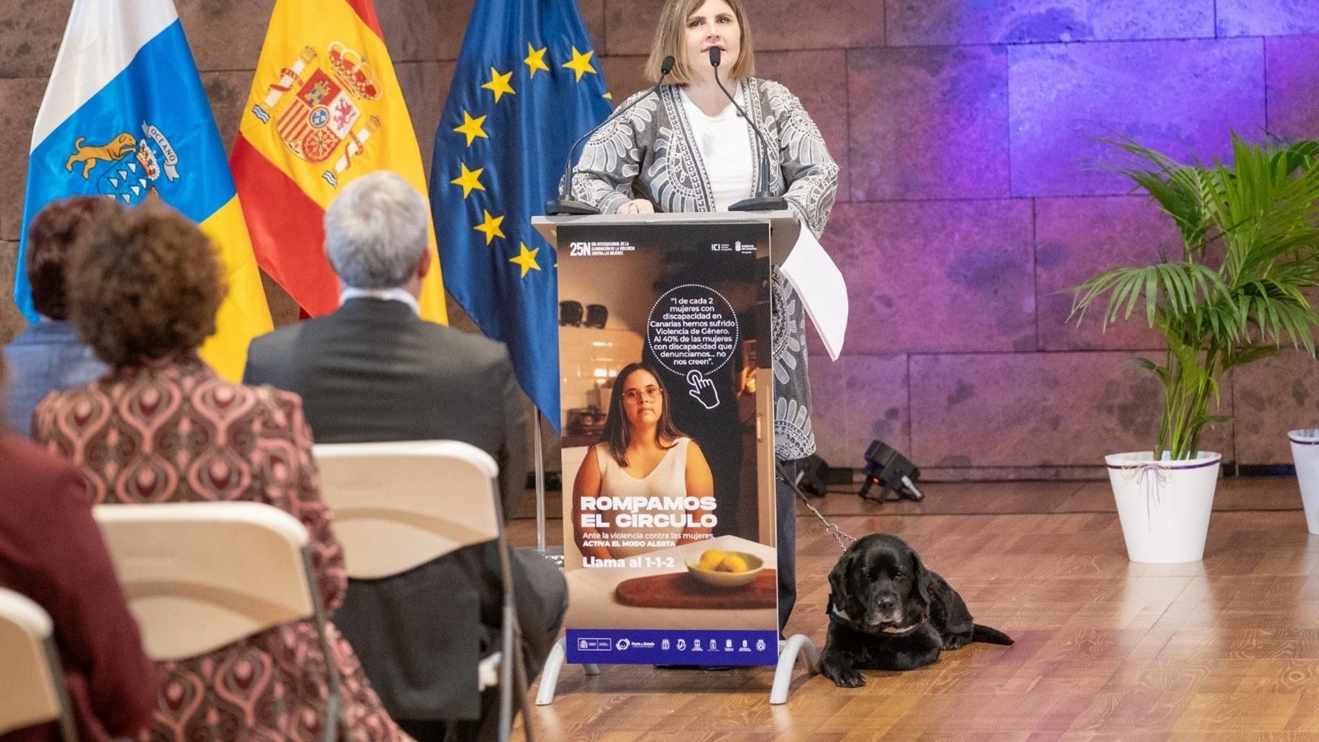 La cantante Fabiola Socas, en la lectura del manifiesto con motivo del 'Día Internacional de la Eliminación de la Violencia contra la Mujer'