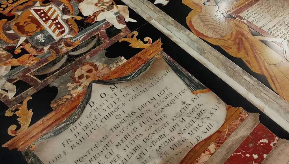 En muchas de estas tumbas veremos representaciones de huesos o esqueletos recordando la fugacidad de la vida