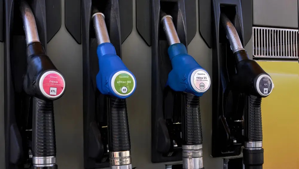 Surtidores con los combustibles diésel y gasolina 95 de la gama Nexa de origen 100% renovable