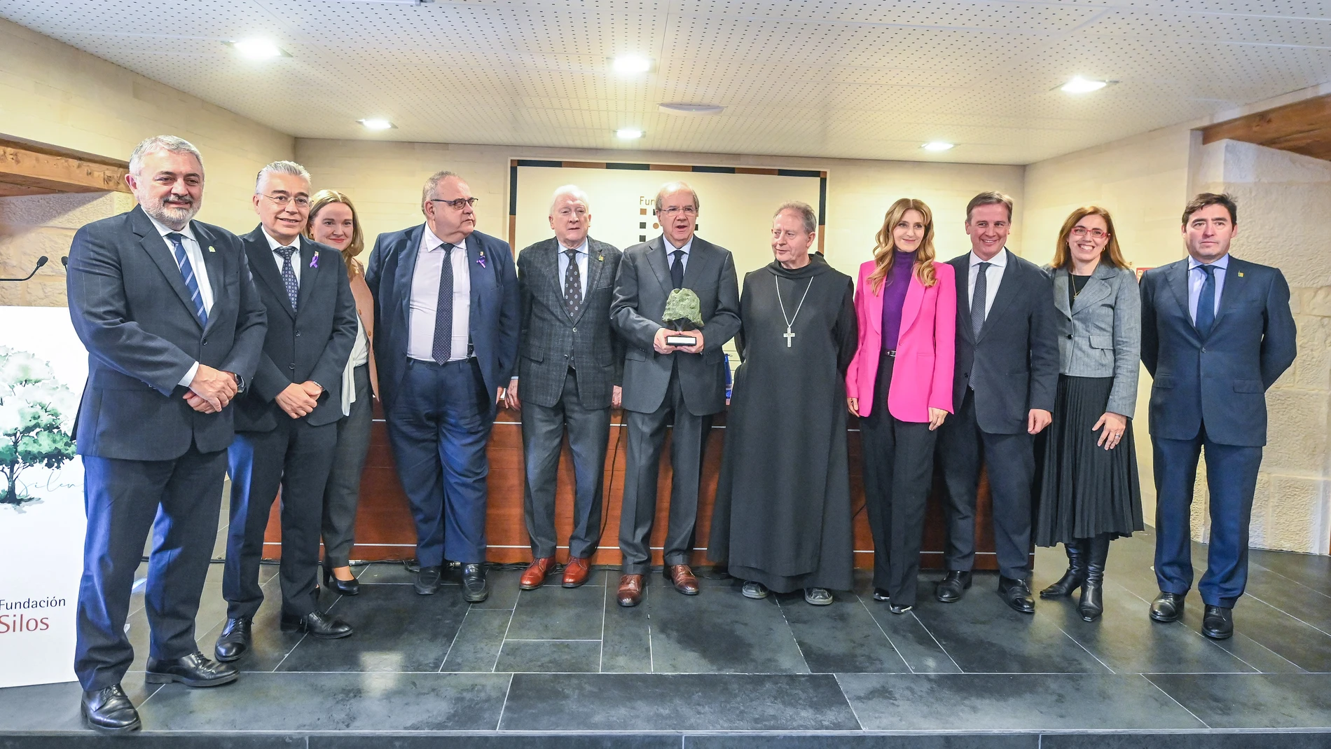 Herrera recibe el Premio Sabina Silense, rodeado de amigos y autoridades