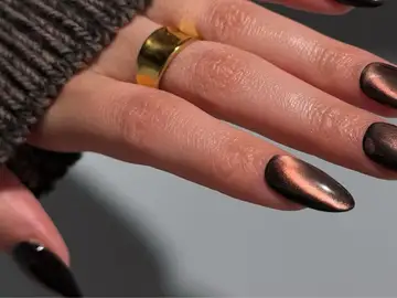 Ni ‘polka dots’ ni ‘blush nails’: esta es la manicura que va a triunfar esta Navidad Ni ‘polka dots’ ni ‘blush nails’: esta es la manicura que va a triunfar esta Navidad