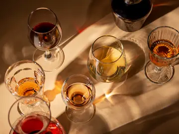 Esto es lo que le pasa a tu cuerpo cuando bebes más de la cuenta de forma puntual, según expertos Esto es lo que le pasa a tu cuerpo cuando bebes más de la cuenta de forma puntual, según expertos