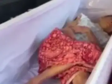 Una mujer da señales de vida en el ataúd antes de ser incinerada en Tailandia Una mujer da señales de vida en el ataúd antes de ser incinerada en Tailandia