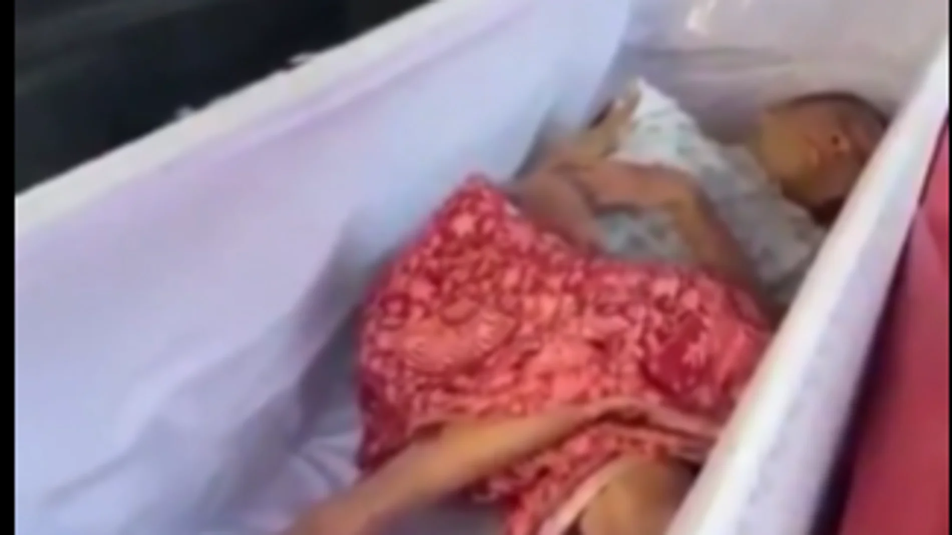 Una mujer da señales de vida en el ataúd antes de ser incinerada en Tailandia