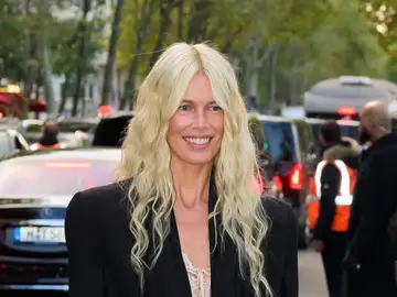 Claudia Schiffer con piel radiante. Claudia Schiffer con piel radiante.