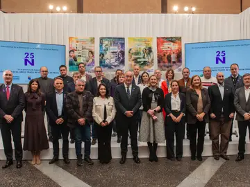 La vicepresidenta, Isabel Blanco, en el acto del 25N en la Diputación de Segovia, junto a Miguel Ángel de Vicente, Jesús Mazarías, Francisco Vázquez y Raquel Alonso, entre otras autoridades La vicepresidenta, Isabel Blanco, en el acto del 25N en la Diputación de Segovia, junto a Miguel Ángel de Vicente, Jesús Mazarías, Francisco Vázquez y Raquel Alonso, entre otras autoridades