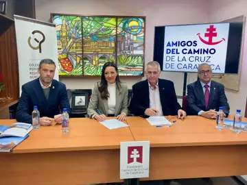 Nace el distintivo 'Amigos del Camino de la Cruz de Caravaca' para promocionar la ruta de peregrinación y el Año Jubilar Nace el distintivo 'Amigos del Camino de la Cruz de Caravaca' para promocionar la ruta de peregrinación y el Año Jubilar