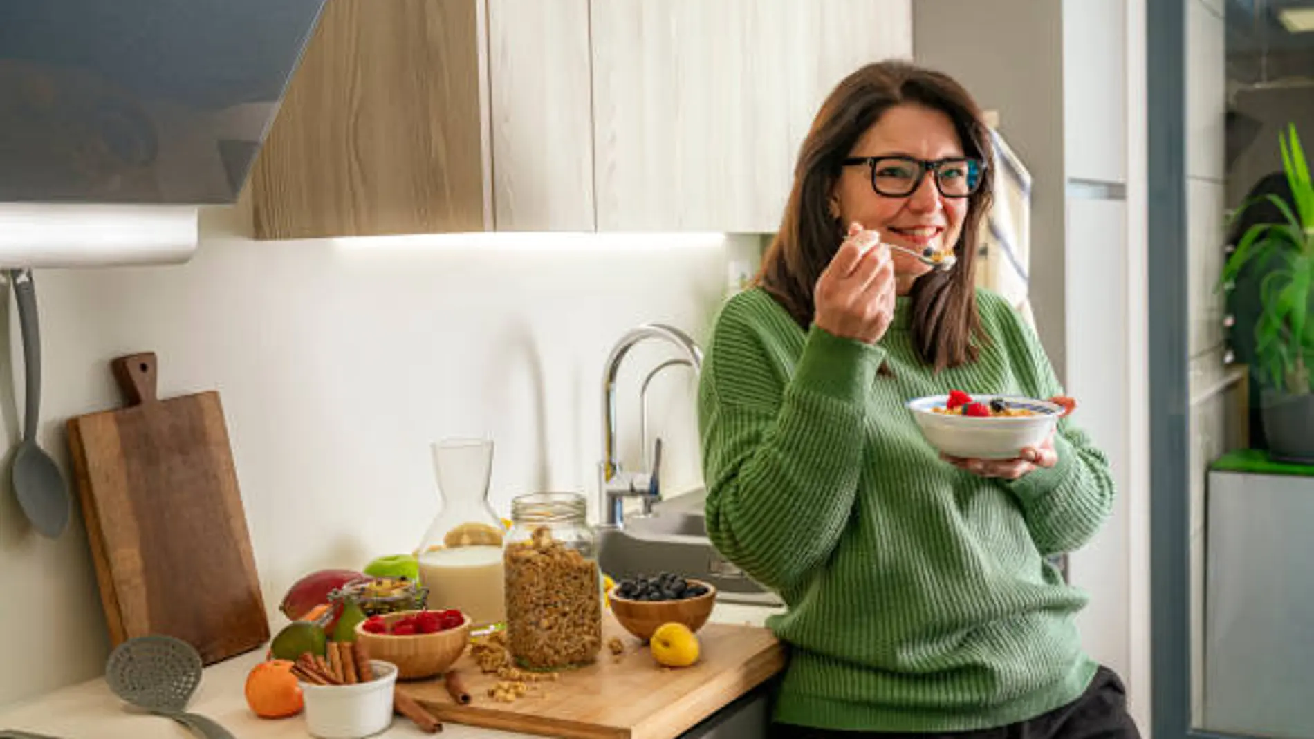Por qué no deberías saltarte la merienda, según los expertos en nutrición